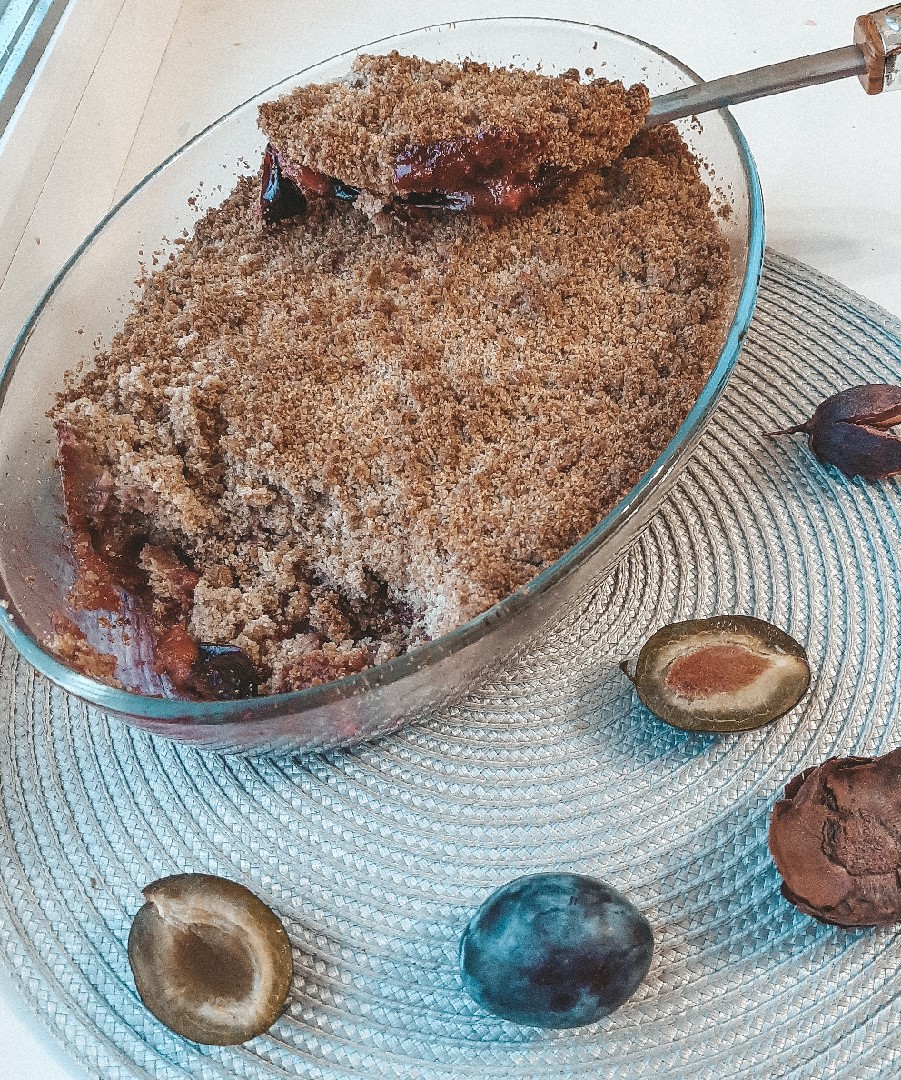 Сливовый крамбл