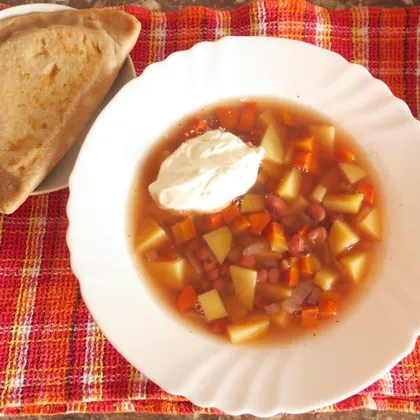 Обед: постный фасолевый суп с кутабами