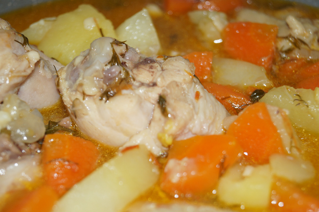Курица тушеная с овощами