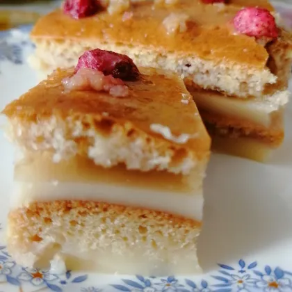Бисквитные пирожные с йогуртовым суфле и желе