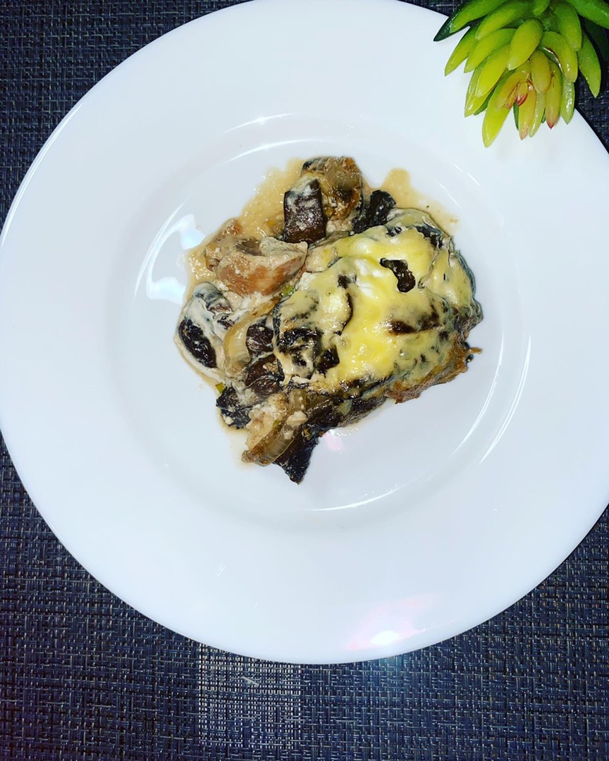 Жульен с курицей и грибами на сковороде: быстрый рецепт любимого блюда — Рецепты