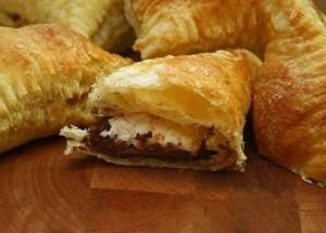 Нежные слойки с Нутеллой и зефиром