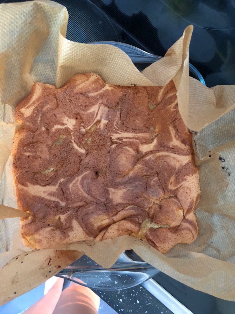 Шарлотка с карамелизированными яблоками