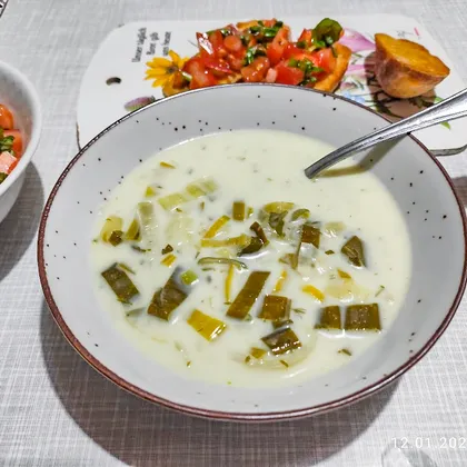 Легкий суп с пореем и  плавленым сыром. Обед № 14.  Porree Käsesuppe