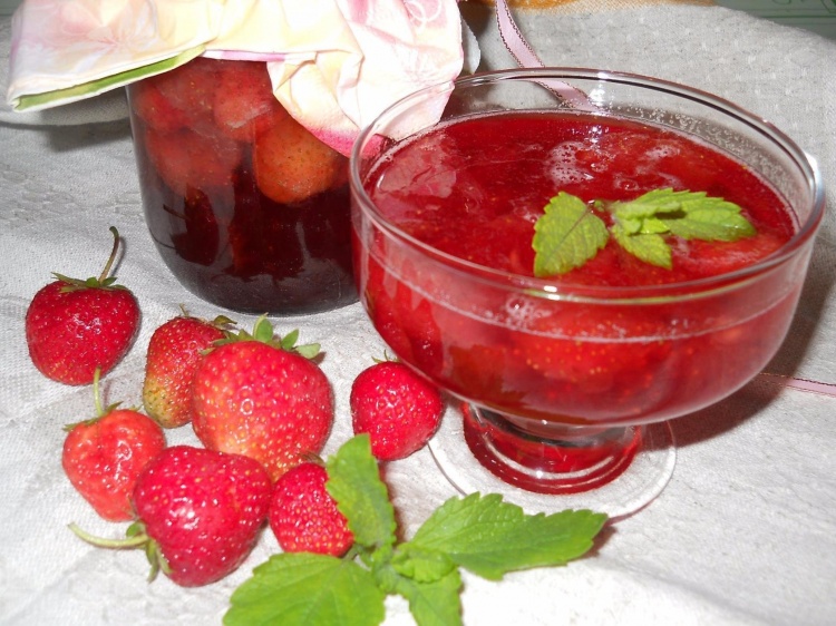 Клубничное варенье без варки ягод