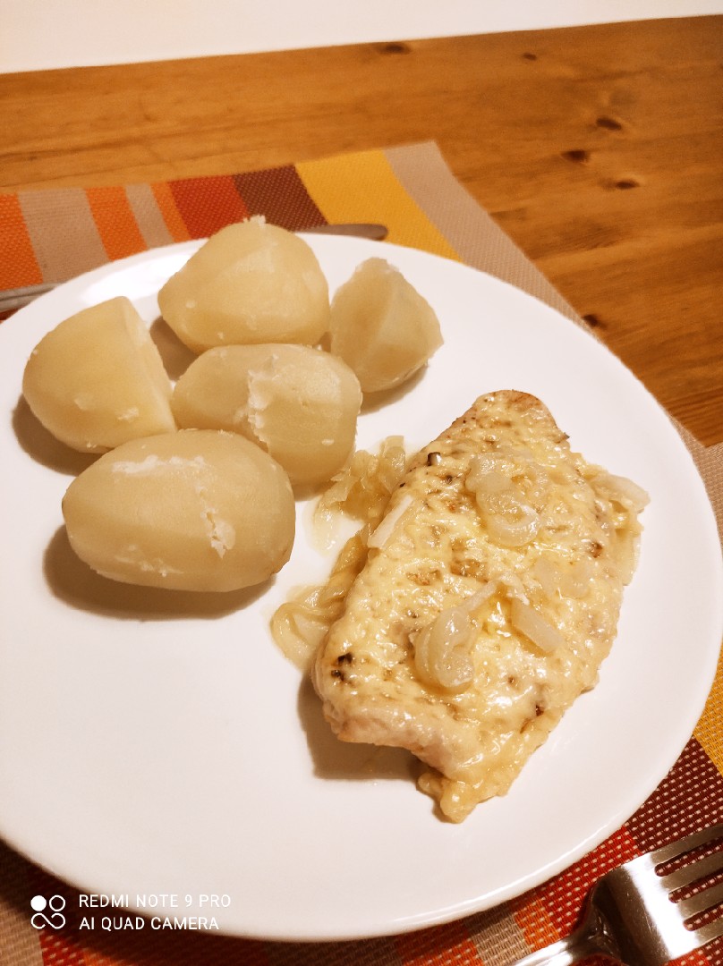 Филе куриной грудки с сыром на сковороде