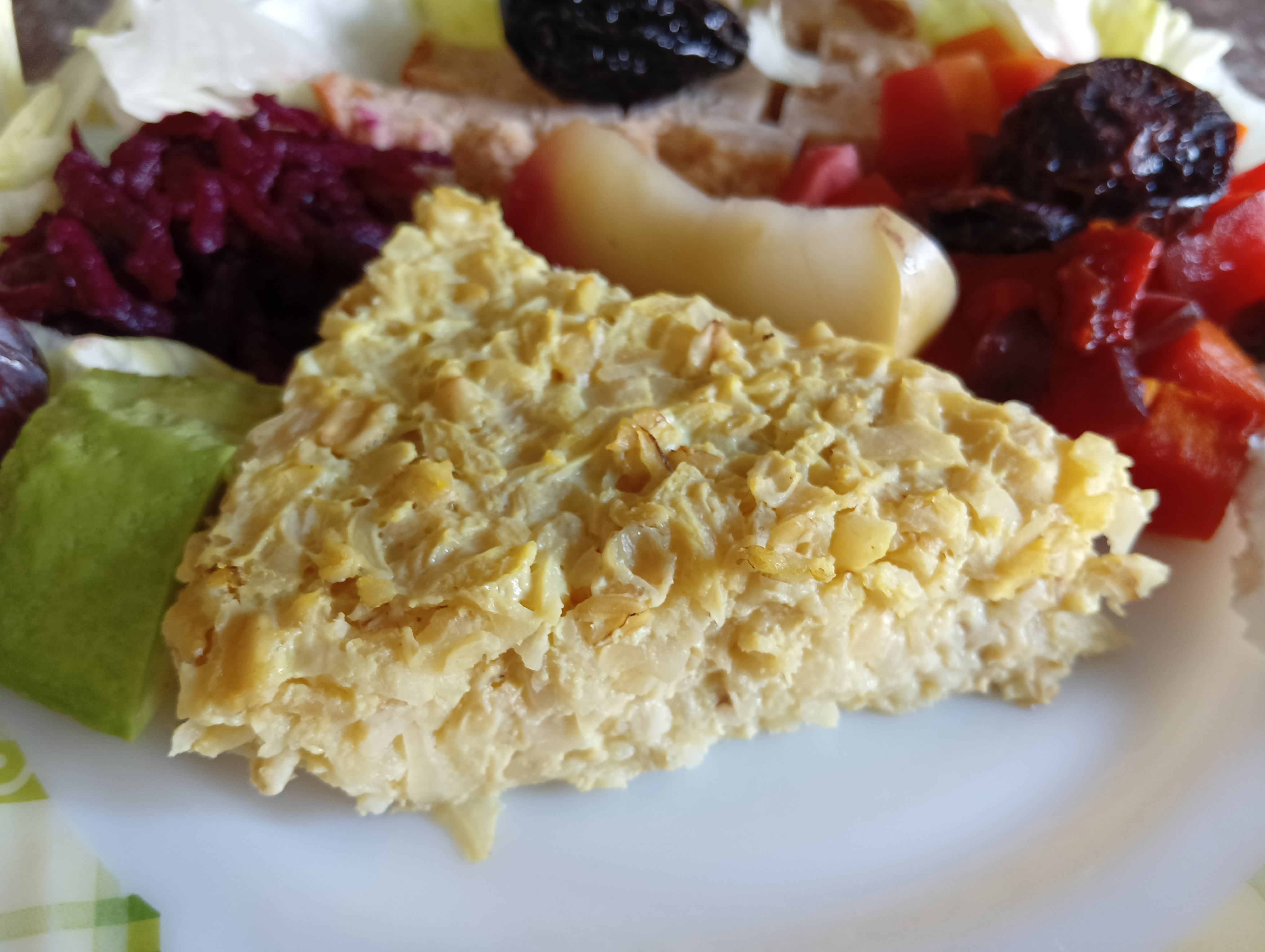 Капустная запеканка с яйцами и овсянкой