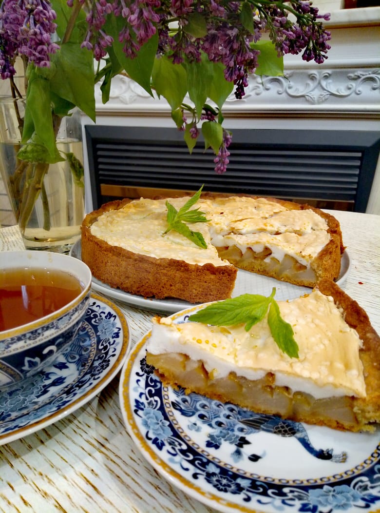 Грушевый пирог с меренгой