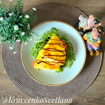 Тортилья с омлетом и колбасой