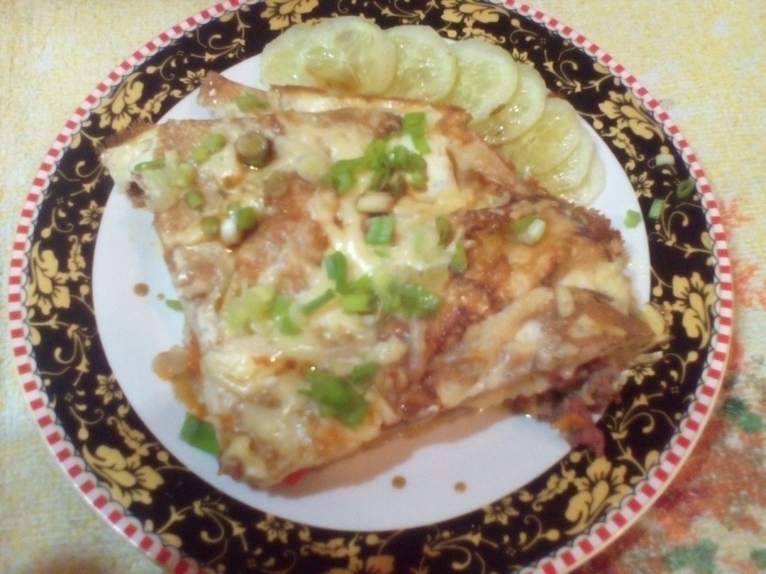 Блинный пирог с овощами и фаршем