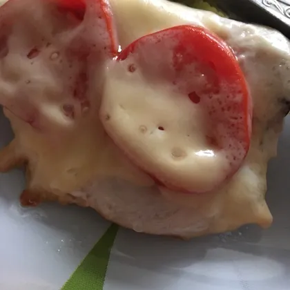 Куриная грудка с помидорами под сыром