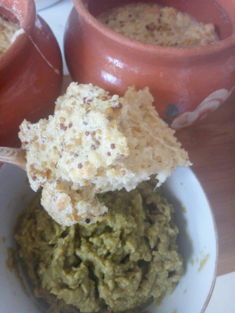 Хлебное суфле с пюре из горошка