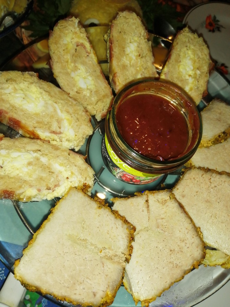 Рулет мясной в беконе