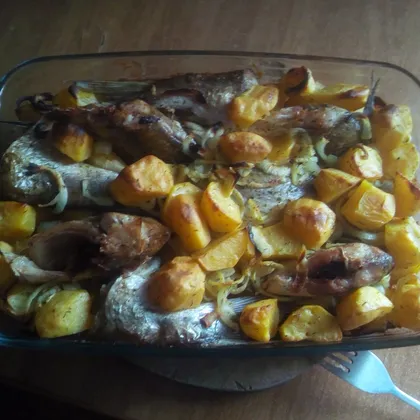 Картофель с рыбой запеченый в духовке
