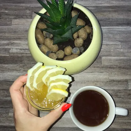 Чай с имбирем и мятой (с лимоном и мёдом вприкуску)