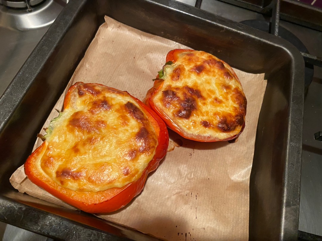 Перчики, запечённые с курицей и грибами