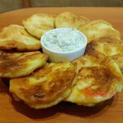 Кабачки в кляре с соусом