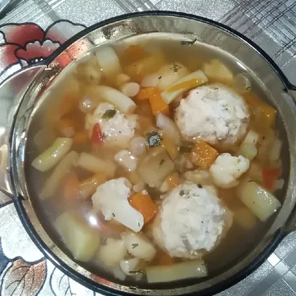 Овощной суп с фрикадельками в мультиварке