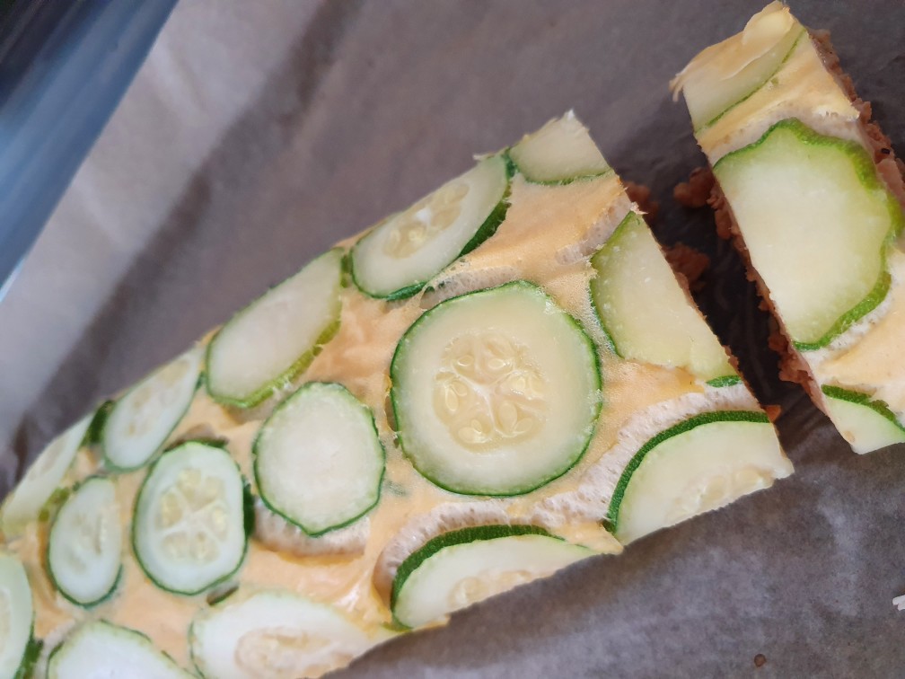 Рулет с цукини, мясом и сыром