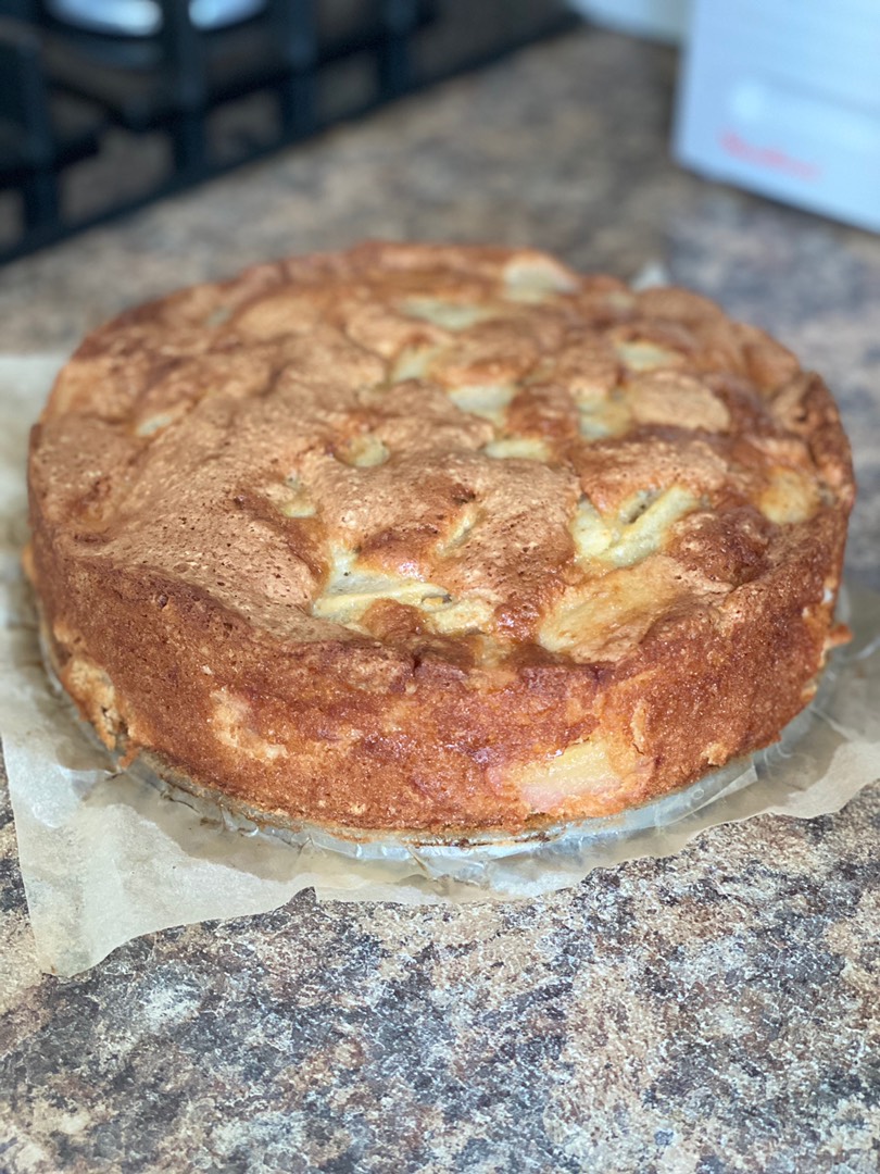 Шарлотка с грушами
