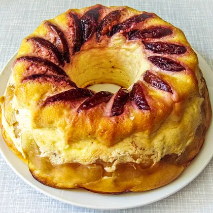 "Сливово-яблочно-творожный пирог без основы" (Чизкейк с амаретто и ромом в двух вариантах)