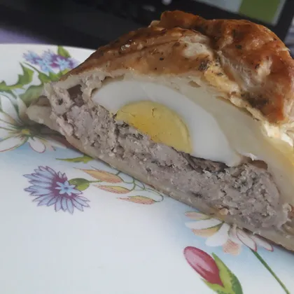 Мясной пирог с яйцом