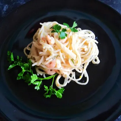 Креветки в сливочно-чесночном соусе с спагетти