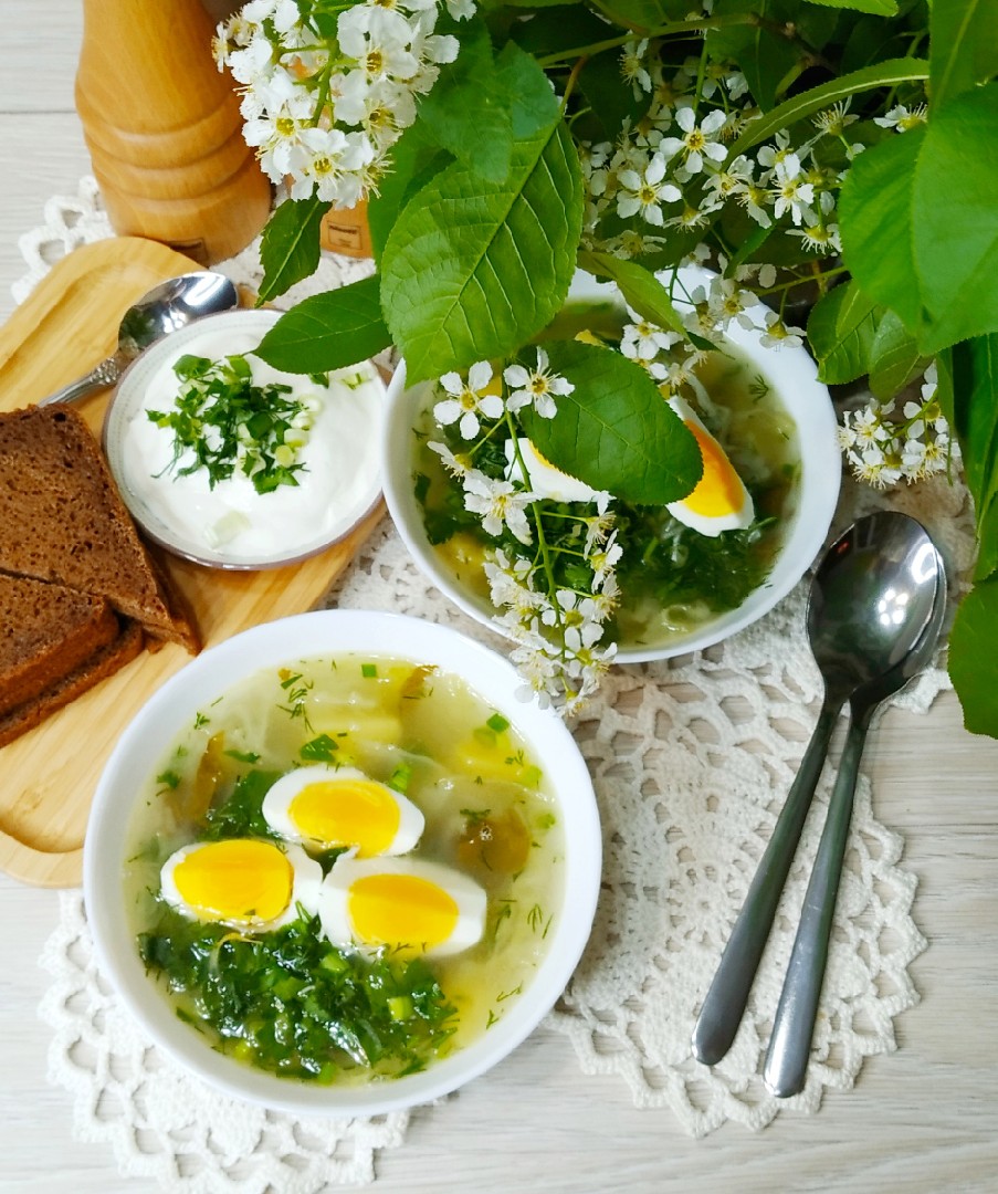 Весенний суп с молодой капустой и щавелем