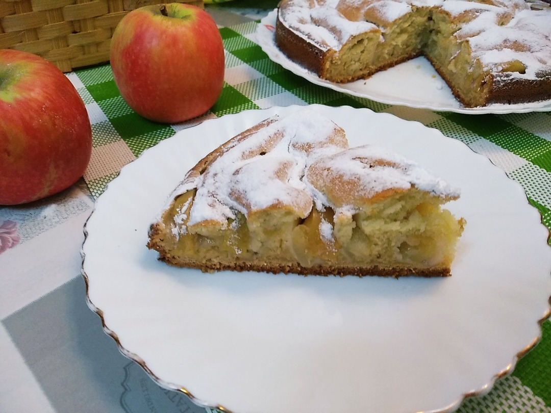 Цветаевский яблочный пирог со сметанной заливкой - Лайфхакер