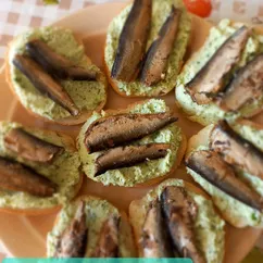 Бутерброды со шпротами