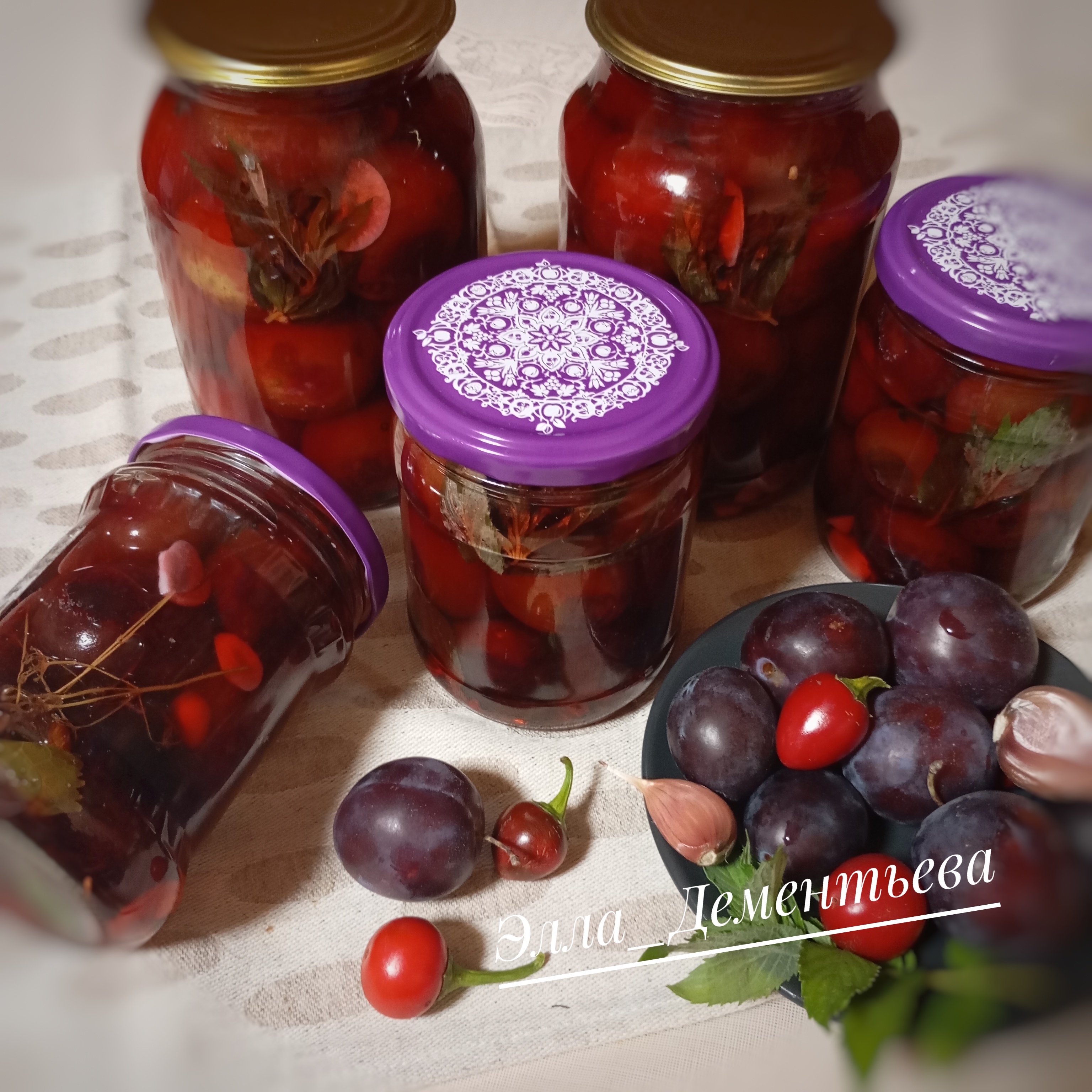Маринованные сливы с мятой, чесноком и специями