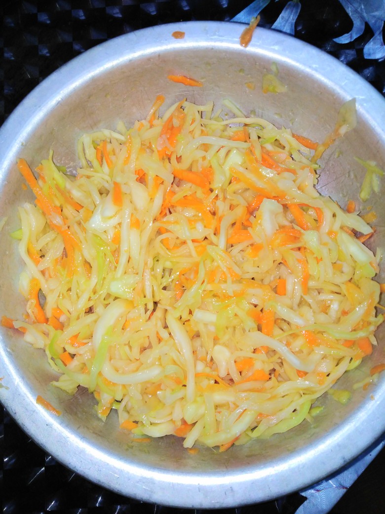 Салат из капусты с морковью и яблоком для похудения