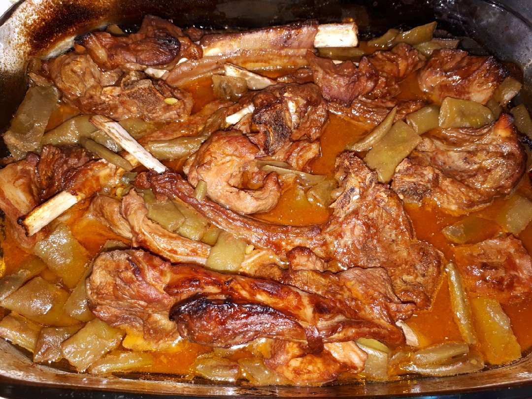 Бараньи ребра запеченные со стручковой фасолью