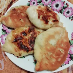 Жареные пирожки с яблоками