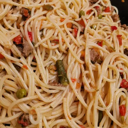 Спагетти с говядиной в томатном соусе