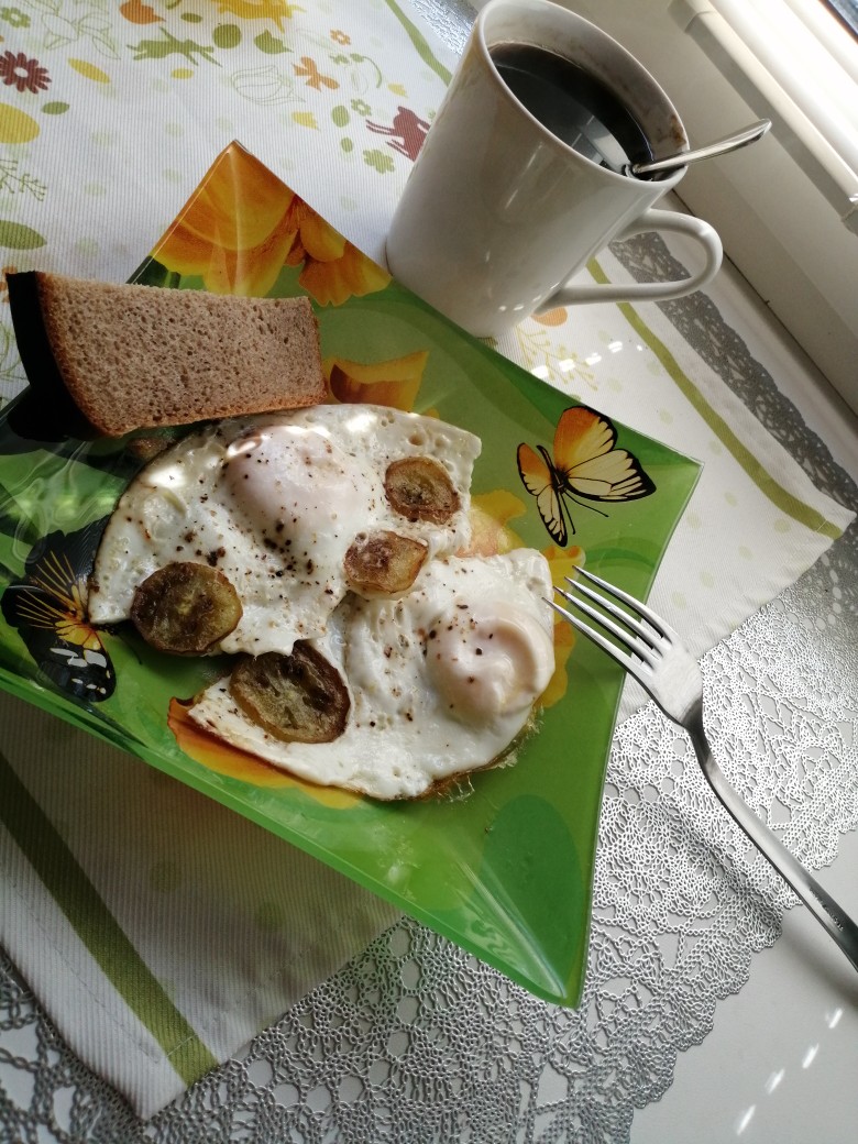 Яичница с зелёными помидорами
