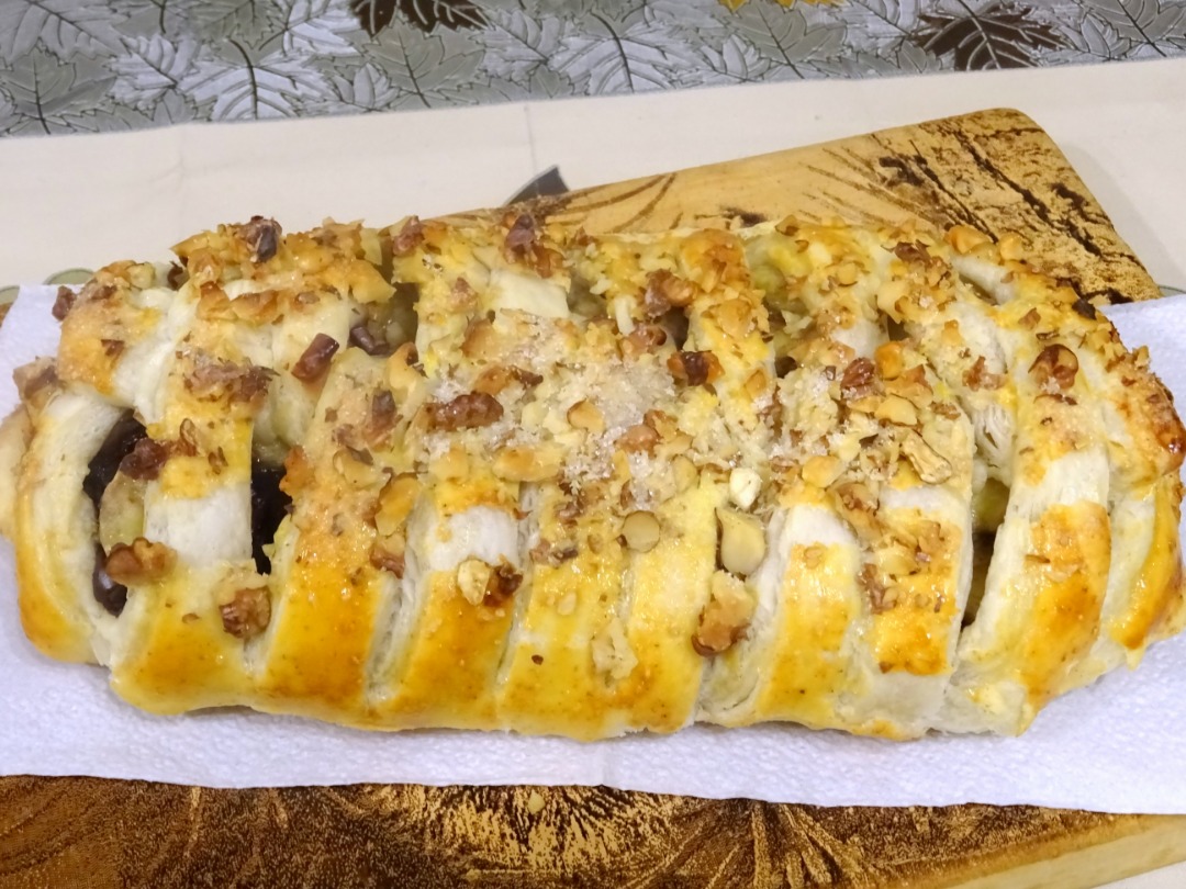Как приготовить Творожный пирог плетенка с бананом и шоколадом рецепт пошагово