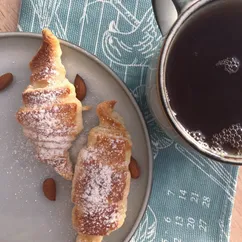 Круассан 🥐 с варёной сгущенкой