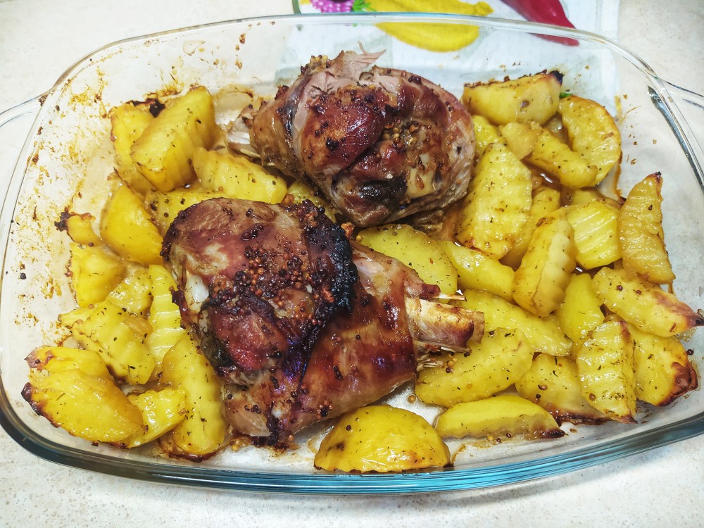 Куриные голени, запеченные с картофелем в духовке: рецепт с фото
