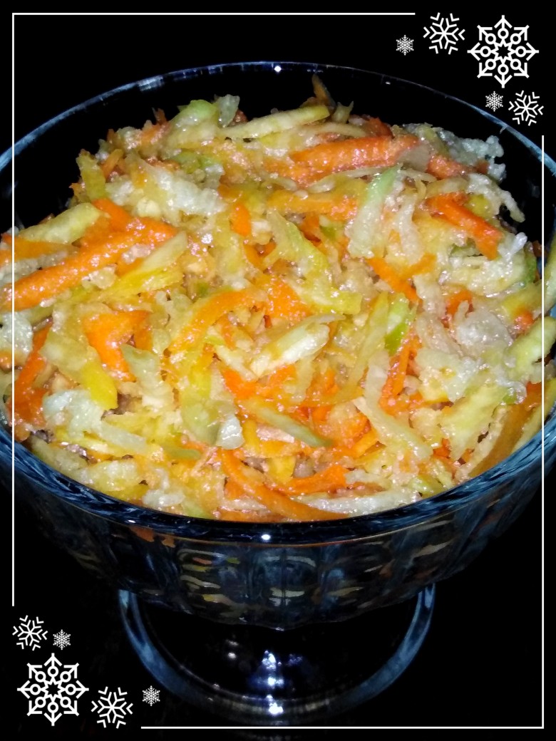 Мамин салат из редьки, капусты и моркови