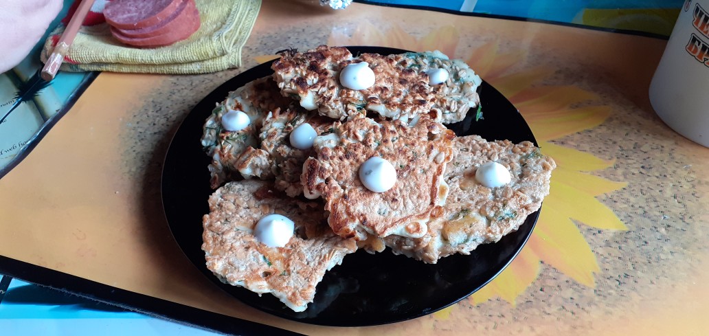 Овсяные оладьи с сыром и зеленью