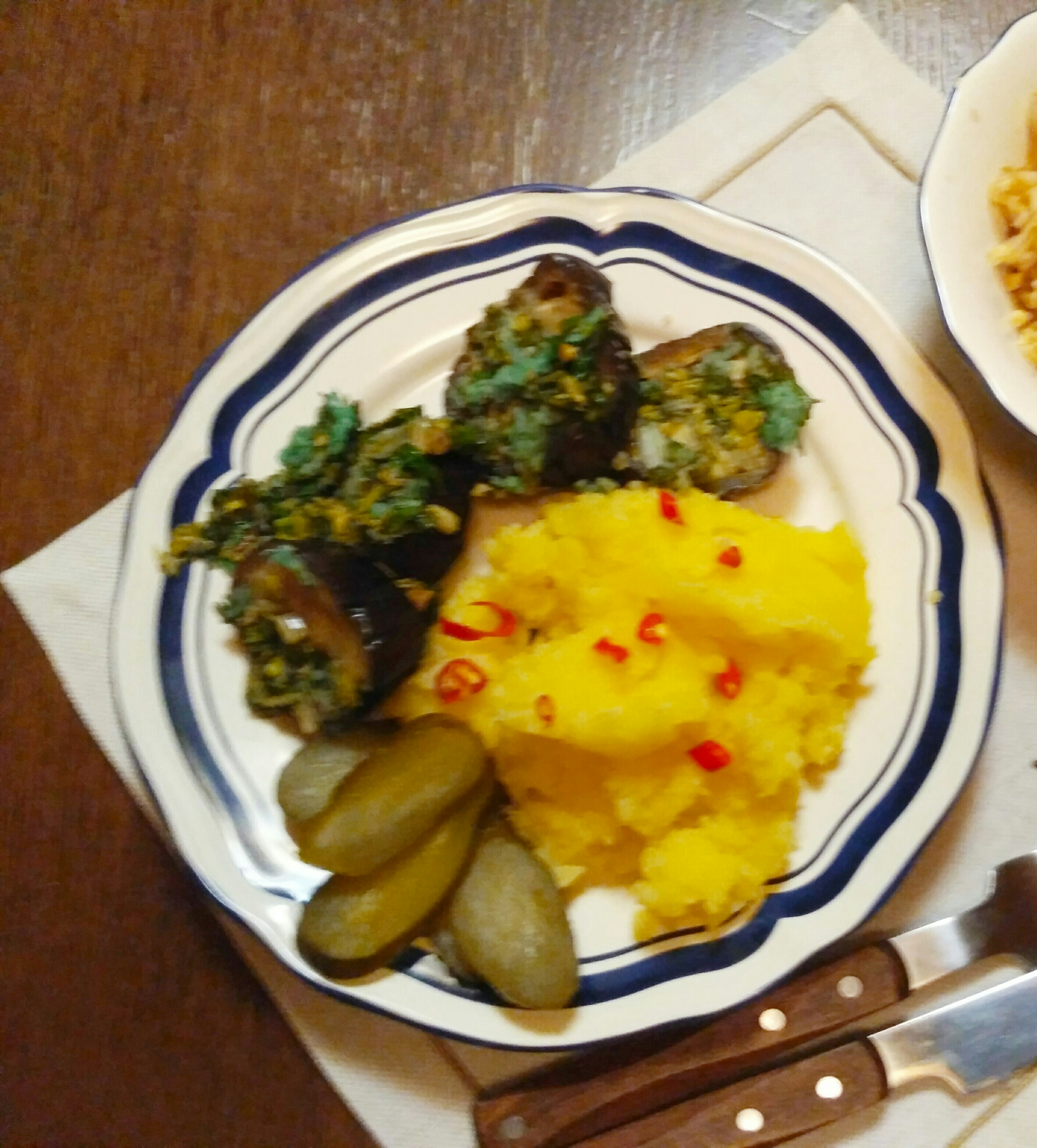 Острые баклажаны с картофельным пюре