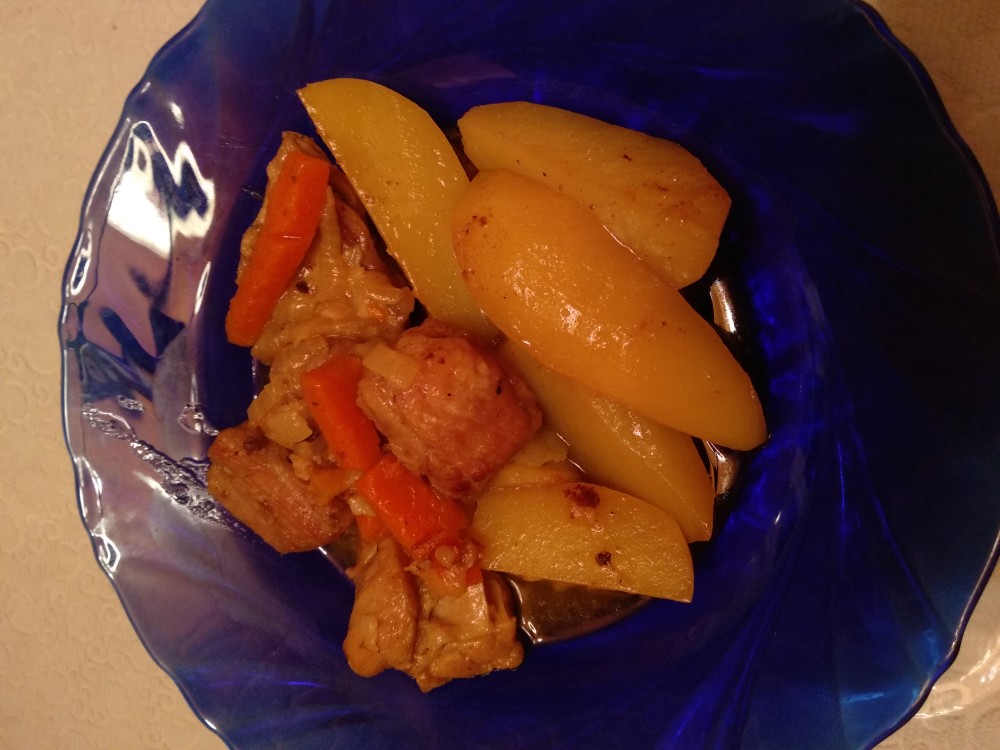 Жаркое из грудинки с молодым картофелем