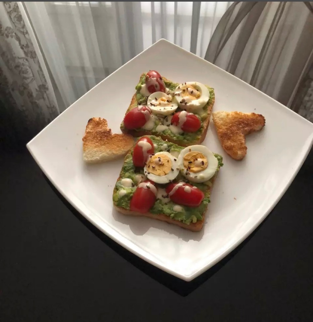 Тосты с авокадо и яйцом