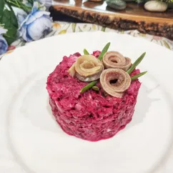 Салат со свеклой и сельдью