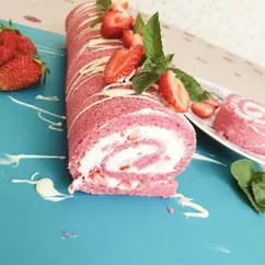 Клубничный рулет🍓