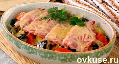 Грудинка, запеченная с овощами