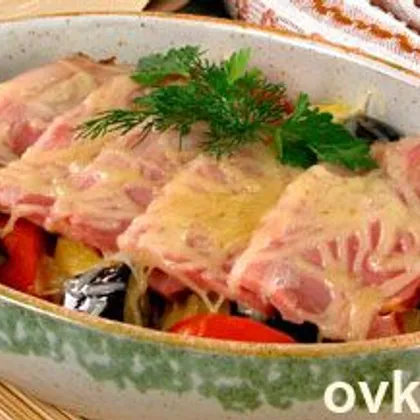 Грудинка, запеченная с овощами