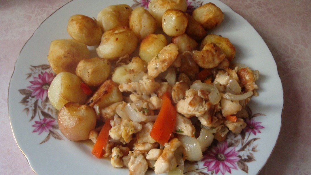 Картофель с курицей