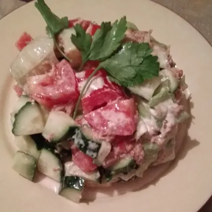 Салат с тунцом на 1 порцию